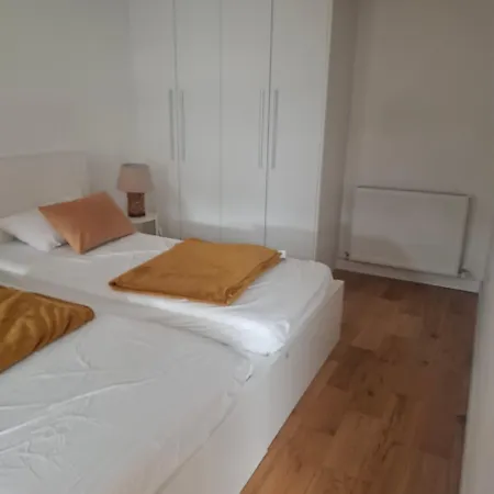 Apartment Modern 2bdr Close To Airport And Coast